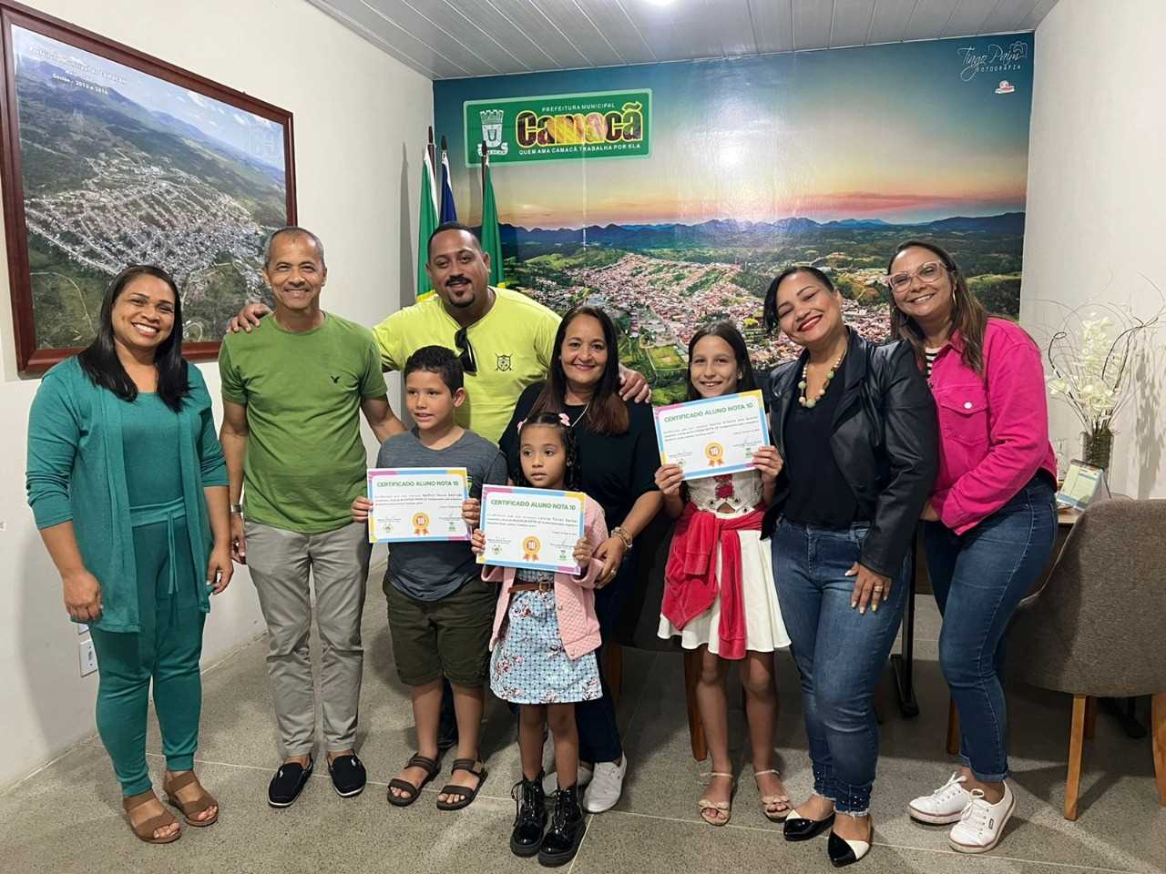 Camacã: Secretaria de Educação premia mais alunos do Projeto Aluno nota 10, parte II